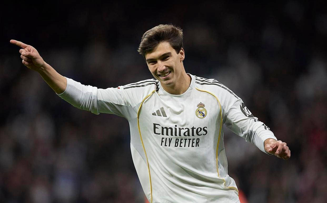 西甲最新积分榜发布:皇马4-1大胜逆转巴萨登顶,维尼修斯状态火热